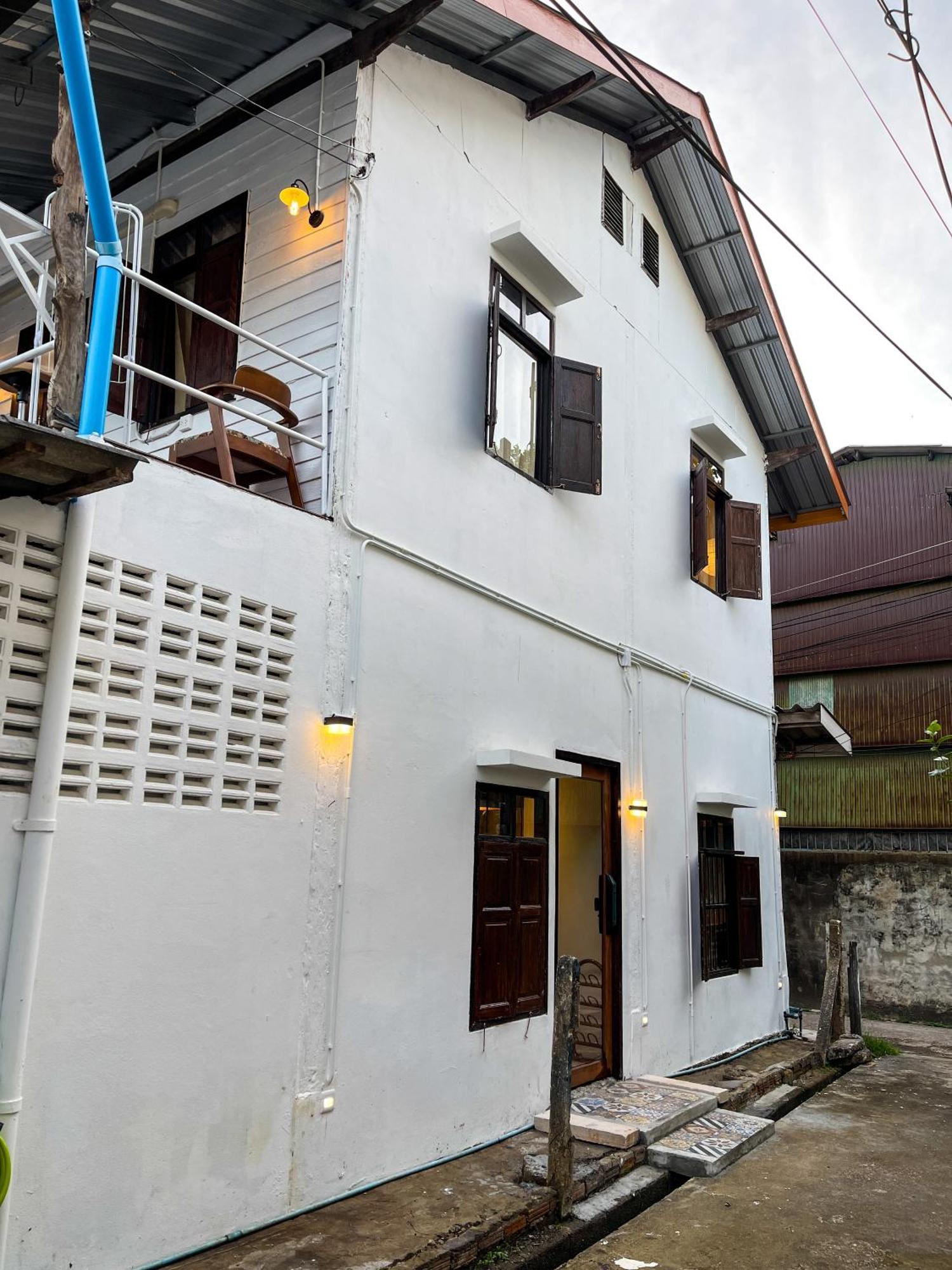 Auberge de jeunesse The Ordinary 8 à Surat Thani Extérieur photo